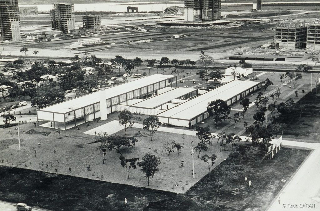 O Centro de Reabilitação SARAH Kubitschek no dia da inauguração