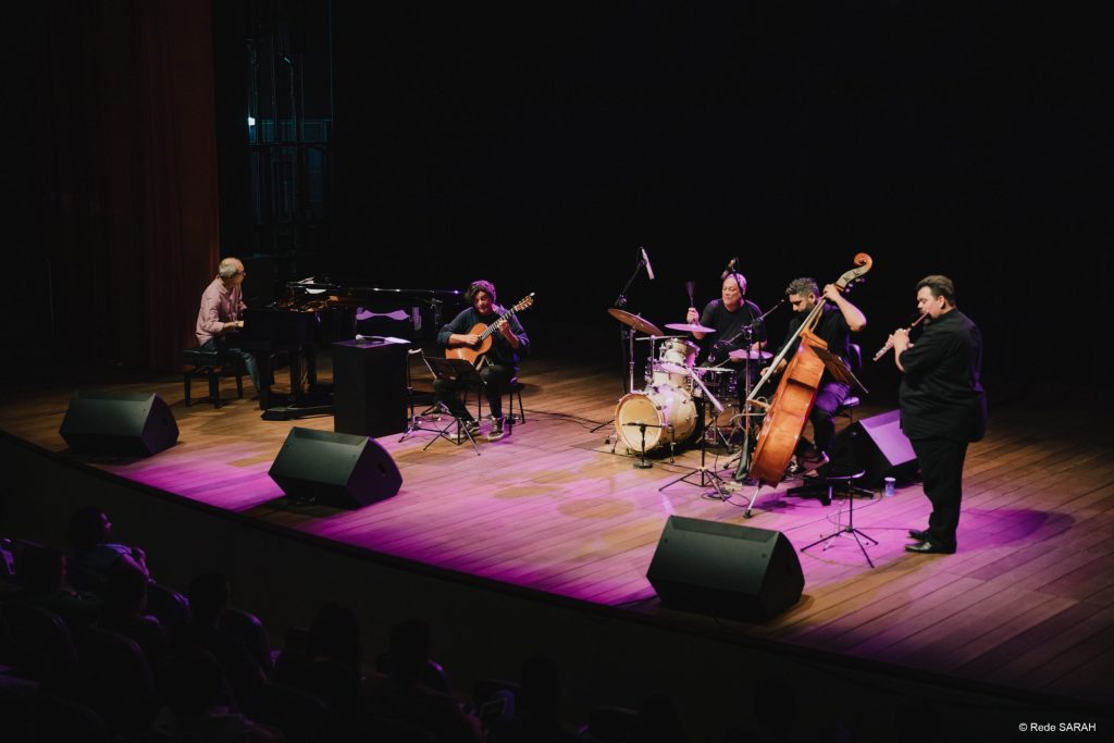 Quinteto Instrumental performando juntos em sua apresentação