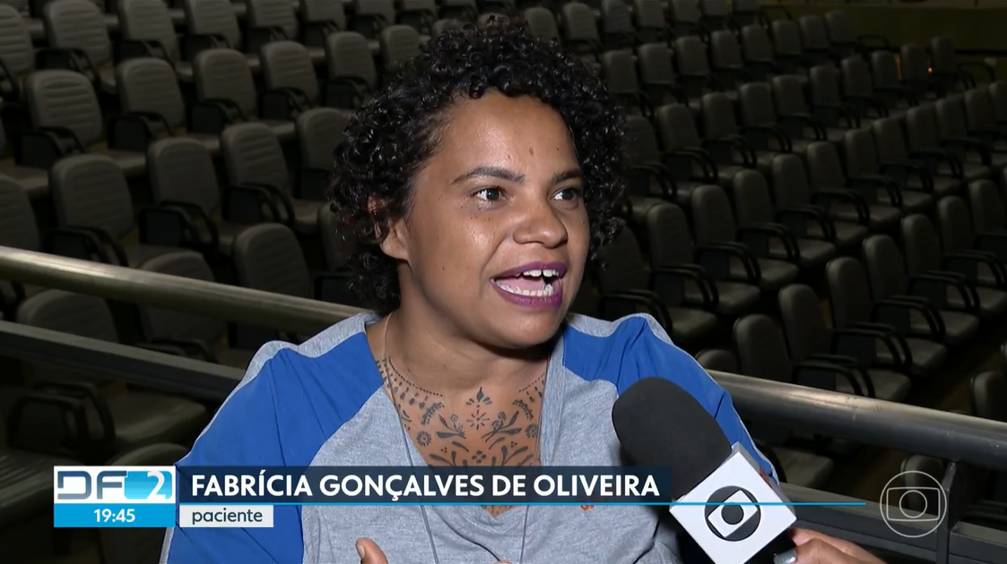 Paciente Fabrícia Gonçalves de Oliveira em entrevista ao DF2 (Captura de tela - Crédito: TV Globo)